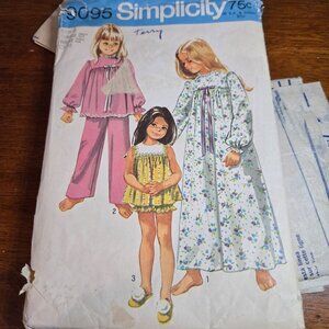 Simplicity 9095 sewing pattern Girls PJs and nightgown Size 6 Uncut 1970s